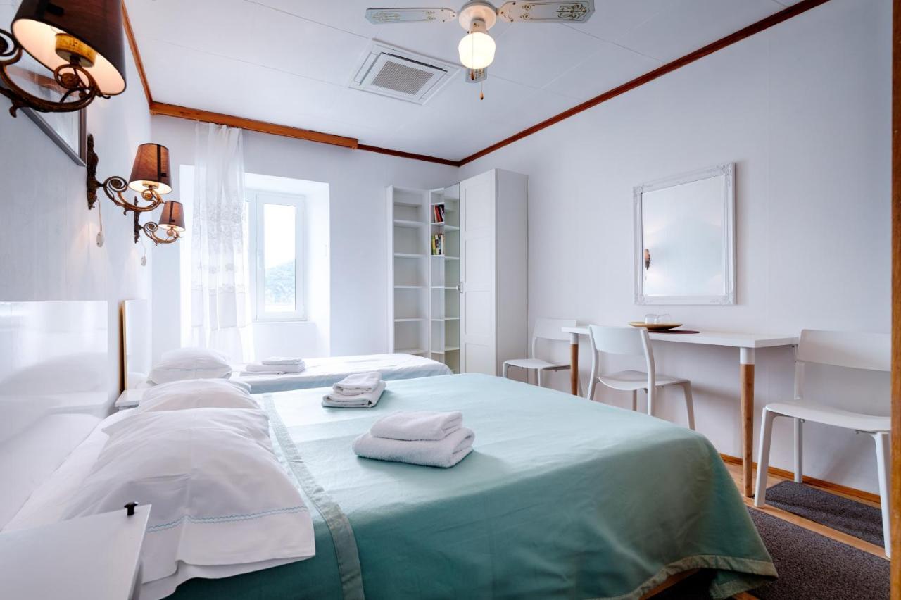 Apartments And Rooms By The Sea Komiza, Vis - 2431 Buitenkant foto