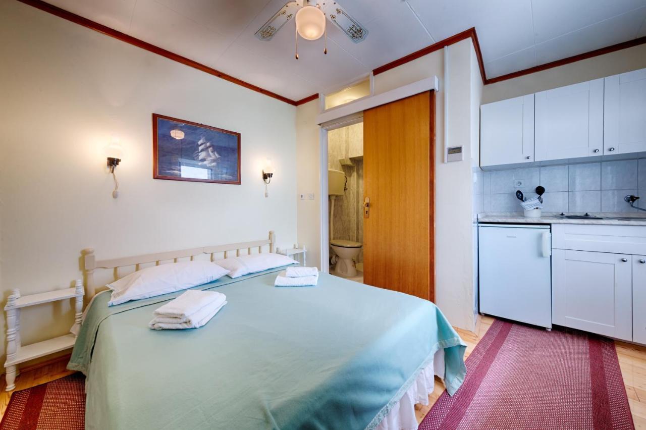 Apartments And Rooms By The Sea Komiza, Vis - 2431 Buitenkant foto